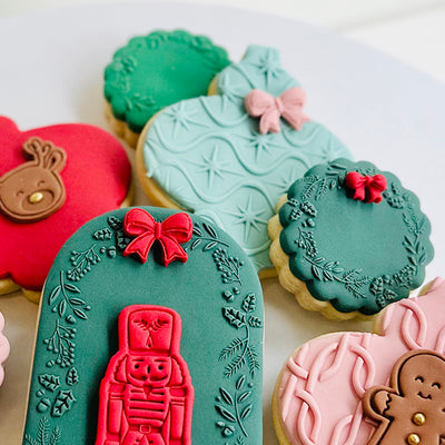 Reverse Cookie Embosser - Mini Wreath